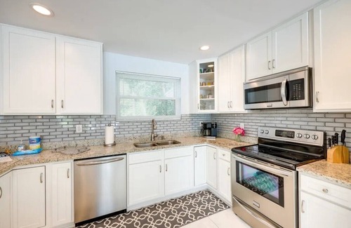 Jacksonville House | Beautiful property by the water