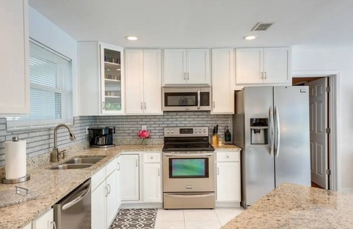 Jacksonville House | Beautiful property by the water