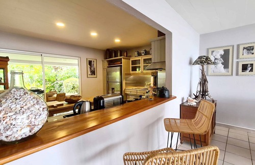 Punaauia House | Beautiful property with 2 bedrooms, swimming pool and view over the sea