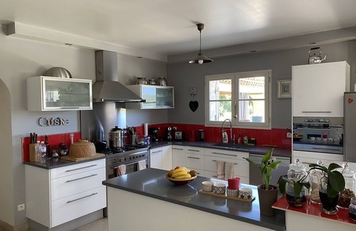Rognes House | Beautiful Provencal house with magnificent view of pool and garden