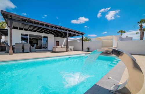 Los Mojones Villa | Beautiful Puerto Del Carmen Villa 3 Bedrooms Villa Crystal Private Pool & Close To Amenities Lanzarote