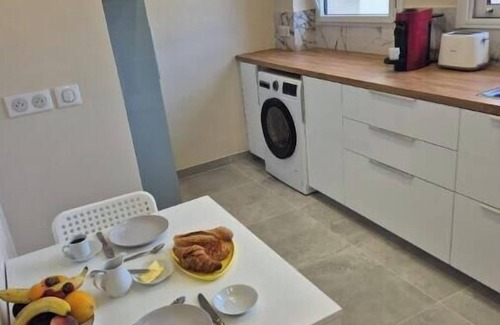 Bois Clos d'Orleans Apartment | Beautiful, quiet 3-room apartment 6 minutes' walk from the metro1