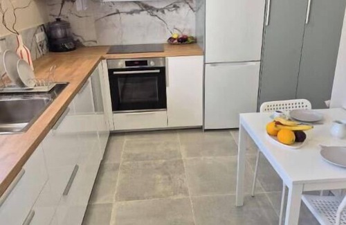Bois Clos d'Orleans Apartment | Beautiful, quiet 3-room apartment 6 minutes' walk from the metro1