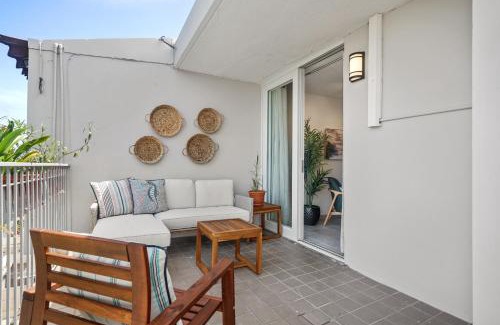 Sagrado Corazon Apartment | Beautiful Queen Penthouse with Large Terrace
