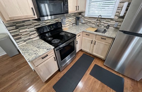 Detroit Apartment | Beautiful Quiet Boston-Edison Historical District