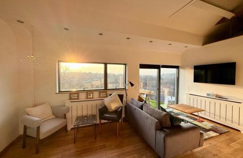 Hanham Apartment | Beautiful Quirky Apartment with Spectacular views