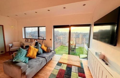Hanham Apartment | Beautiful Quirky Apartment with Spectacular views
