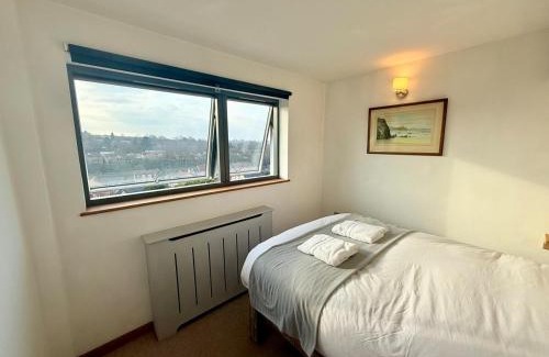 Hanham Apartment | Beautiful Quirky Apartment with Spectacular views