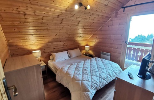 Reallon Ski Chalet | Beautiful recent chalet sleeps 8 in the heart of Réallon resort