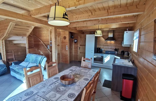 Reallon Ski Chalet | Beautiful recent chalet sleeps 8 in the heart of Réallon resort