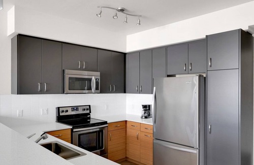 Downtown Apartment | Beautiful Redmond 1BR w/ Gym, W/D & Courtyard, near Busses, by Blueground