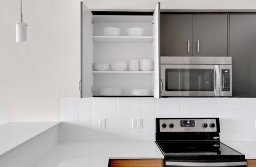 Downtown Apartment | Beautiful Redmond 1BR w/ Gym, W/D & Courtyard, near Busses, by Blueground