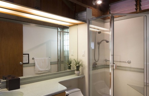 Waialae Iki Ridge Apartment | Beautiful redwood master bedroom suite apartment , Quiet, Close to everything