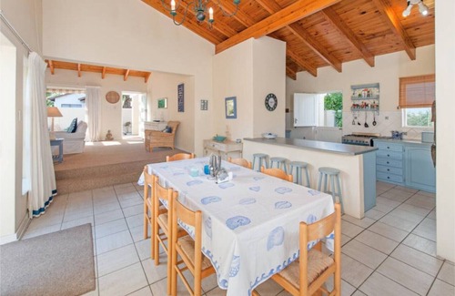Voelklip House | Beautiful relaxing Hermanus home