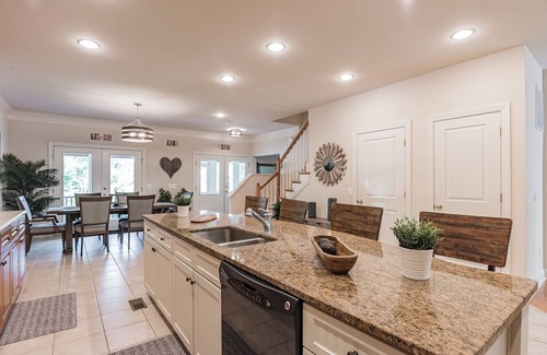 Long Neck House | Beautiful & Relaxing Vacation Home with all amenities
