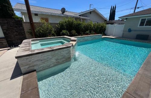 Fullerton House | Beautiful Remodel 3 Bedroom 2 bathroom Home with Pool & Jacuzzi