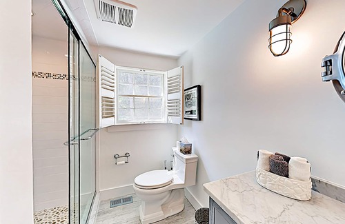 Harwich House | Beautiful remodel near Harwich Port - walk to Long Pond & Rail Trail