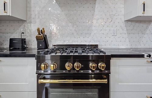 Bard House | Beautiful remodeled 4-bedroom plus an office house in SOHI, close to the strip!