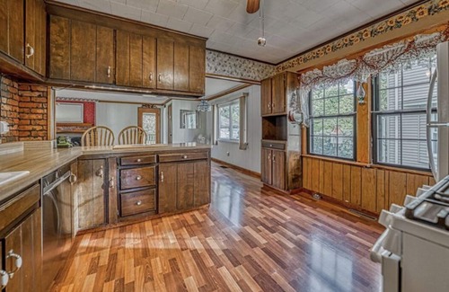 Albion House | BEAUTIFUL REMODELED COLONIAL BY THE CANAL