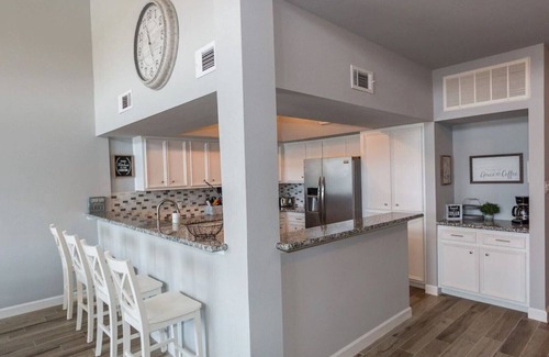 April Sound Condo | Beautiful Remodeled Luxury Waterfront Property- 3BR/2.5 bath-Sleeps 11!