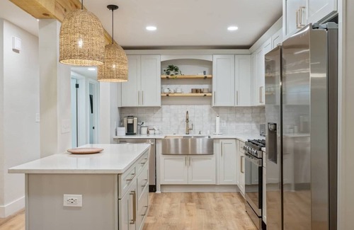 Fort Walton Beach House | Beautiful renovated cottage. Big backyard w/Pool