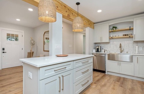 Fort Walton Beach House | Beautiful renovated cottage. Big backyard w/Pool