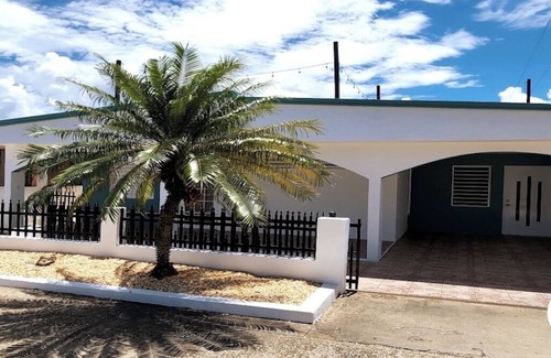 Cambalache House | Beautiful renovated 2 bedroom 1 bathroom home 2 blocks from beach!