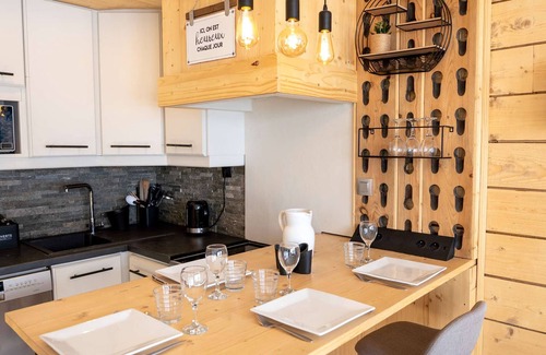 Val-Thorens Apartment | Beautiful renovated apartment for 4, equipped kitchen, near shops