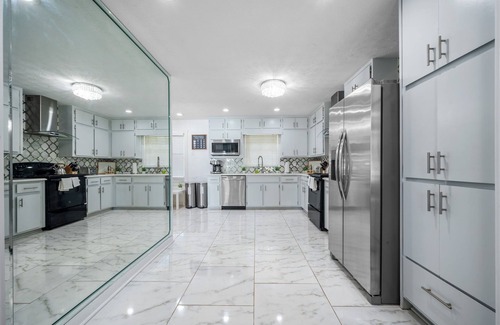 Lilburn House | Beautiful, renovated, spacious 5Bed/3bath home in peaceful, safe neigbourhood