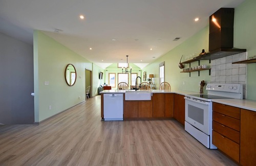 Germantown House | Beautiful Renovated 3-bedroom house with WiFi and AC in lovely Louisville