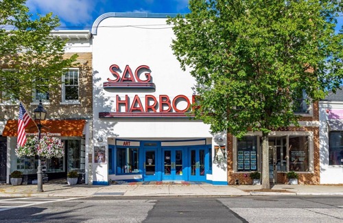Sag Harbor Apartment | Beautiful Renovated 1 Bedroom Apartment Walk to Town & Jitney. Parking.