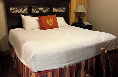 Gatlinburg Resort | Beautiful Resort has an on site indoor Water Park , and many other activities .