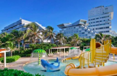 La Isla Resort | Beautiful resort vacation studio suite