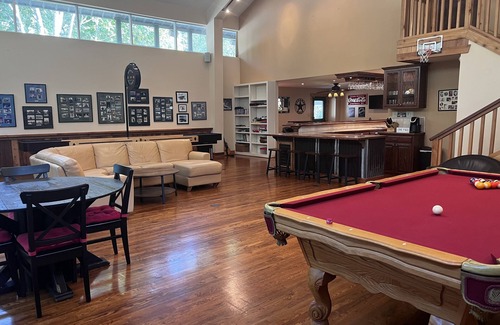 Cleveland House | Beautiful retreat next to National Forest close to Houston and College Station
