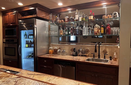 Cleveland House | Beautiful retreat next to National Forest close to Houston and College Station