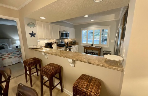 Arcadian Shores Villa | Beautiful Richmond Park villa with full access to all resort amenities, 21C!