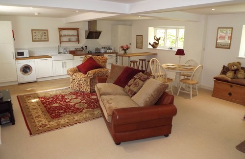 Claverton House | Beautiful River House, BathnRated AA 5 stars n8 -16 guests