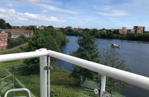 Grangetown Apartment | Beautiful river views: 2 bed/2 bath modern flat