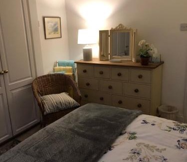 Upton upon Severn Apartment | Beautiful riverfront cosy one bedroom apartment