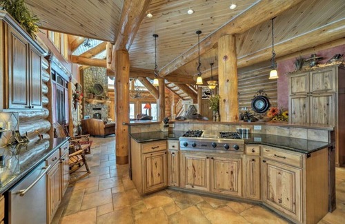 San Juan River Village House | Beautiful Riverfront Log Home With Prvt Hot Tub and Astonishing view, Sleeps 12