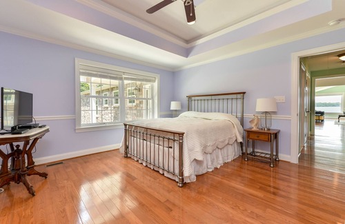 Elkton House | Beautiful Riverfront Home. With dock, kayaks, paddle board. Magnificent views.