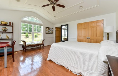 Elkton House | Beautiful Riverfront Home. With dock, kayaks, paddle board. Magnificent views.