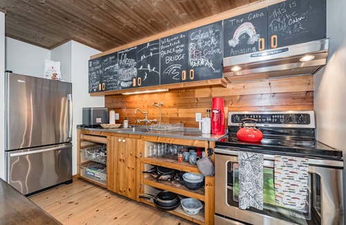 Bracebridge Cottage | Beautiful Riverside Cottage that your family will enjoy!