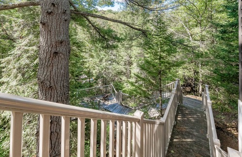 Bracebridge Cottage | Beautiful Riverside Cottage that your family will enjoy!
