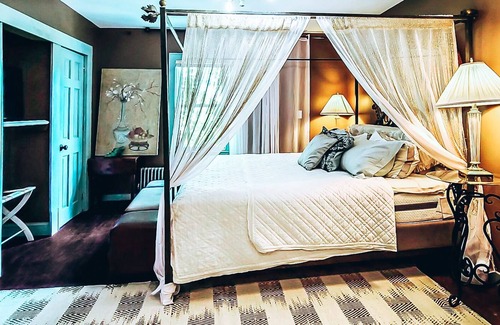North Adams House | Beautiful romantic Private en suite