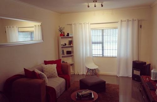 Cape Town House | Beautiful Rondebosch East Home - Gay Friendly
