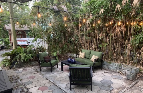 St. Petersburg Cottage | Beautiful Roser Park Cottage - Walk to Downtown - 15 min Drive to Beaches