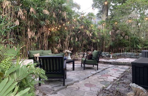 St. Petersburg Cottage | Beautiful Roser Park Cottage - Walk to Downtown - 15 min Drive to Beaches