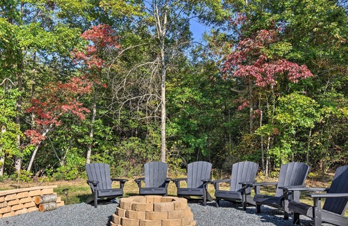 Rutherfordton Cabin | Beautiful Rutherfordton Retreat w/ Fire Pit!