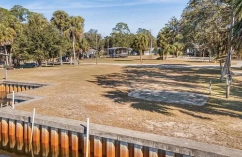 Suwannee RV Rental | Beautiful RV Double Lot with 100 feet of waterfront views on Salt Creek.